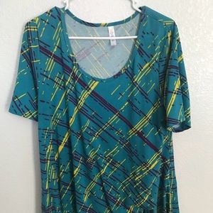 Large Lularoe Perfect Tee